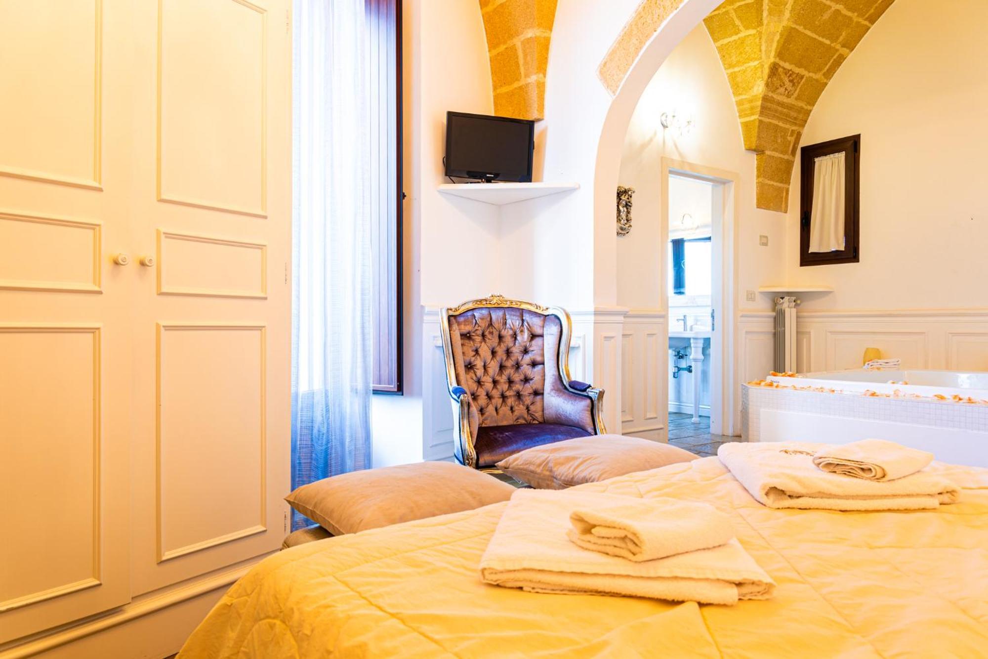 Bed and Breakfast Palazzo Aurora Алецио Экстерьер фото